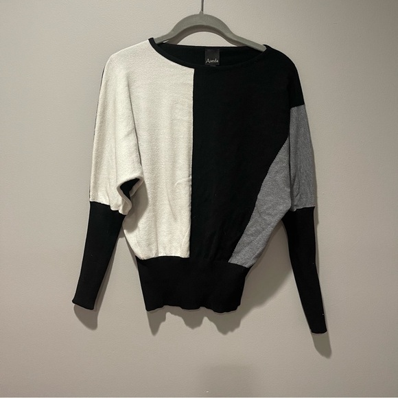 aaeda Sweaters - Aaeda Color Block Sweater